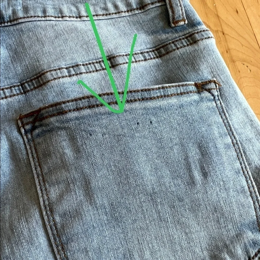 KanCan Estilo Light wash distressed women’s cut off Denim Jean shorts size 27